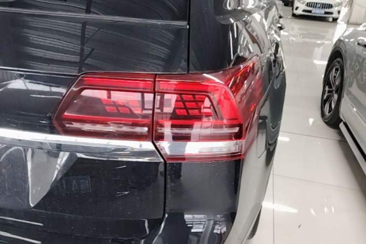 Used Volkswagen Teramont 2020 330TSI Two-Wheel-Drive Luxury Edition China VI Standard Right Rear Taillight