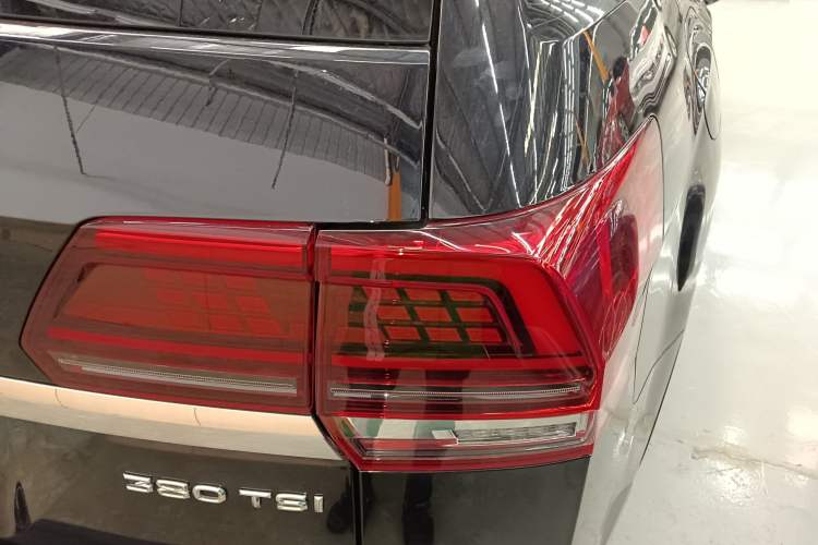 Used Volkswagen Teramont 2020 380TSI Four-Wheel Drive Luxury Version China VI Standard Right Rear Taillight