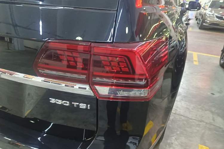 Used Volkswagen Teramont 2020 330TSI Two-Wheel-Drive Luxury Edition China VI Standard Right Rear Taillight