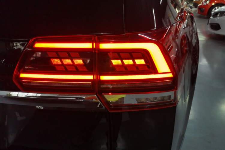 Used Volkswagen Teramont 2020 330TSI Two-Wheel-Drive Luxury Edition China VI Standard Right Rear Taillight