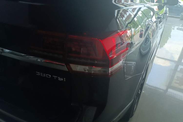 Used Volkswagen Teramont 2020 380TSI Four-Wheel Drive Luxury Version China VI Standard Right Rear Taillight