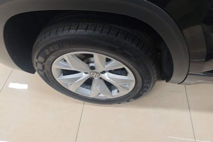 Used Volkswagen Teramont 2020 Revised Version 380TSI Four-Wheel Drive Comfort Edition Right Rear Wheel Hub