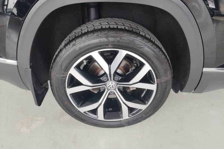 Used Volkswagen Teramont 2020 Revised Version 380TSI Four-Wheel Drive Luxury Edition Right Rear Wheel Hub