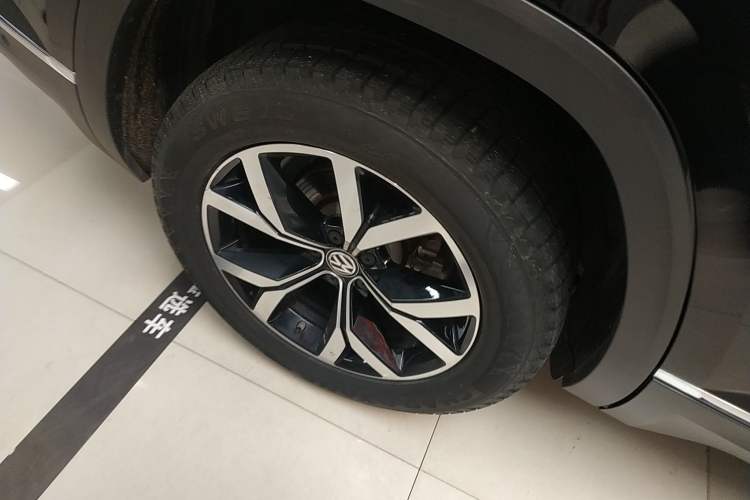 Used Volkswagen Teramont 2020 Revised Version 380TSI Four-Wheel Drive Luxury Edition Right Rear Wheel Hub