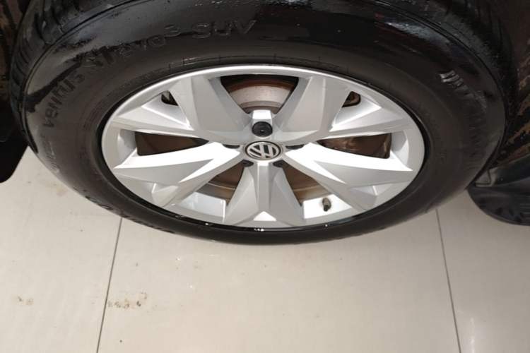 Used Volkswagen Teramont 2020 Revised Version 380TSI Four-Wheel Drive Comfort Edition Right Rear Wheel Hub