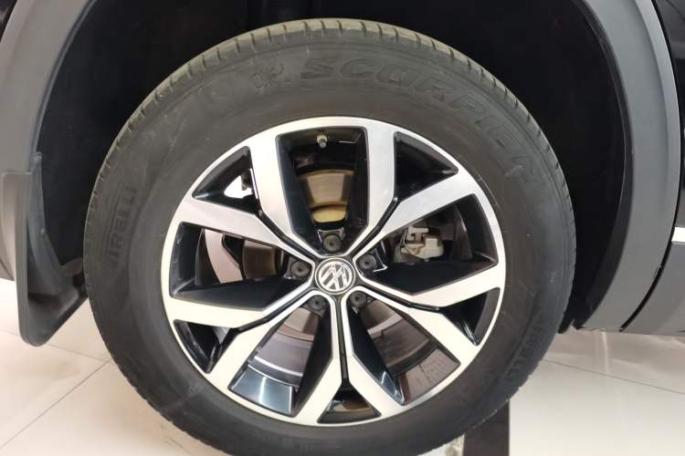 Used Volkswagen Teramont 2020 Revised Version 380TSI Four-Wheel Drive Luxury Edition Right Rear Wheel Hub