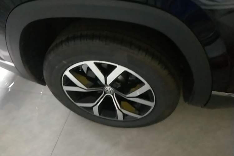 Used Volkswagen Teramont 2020 Revised Version 330TSI Two-Wheel Drive Luxury Edition Right Rear Wheel Hub