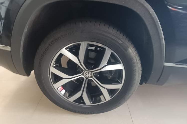 Used Volkswagen Teramont 2020 Revised Version 330TSI Two-Wheel Drive Luxury Edition Right Rear Wheel Hub