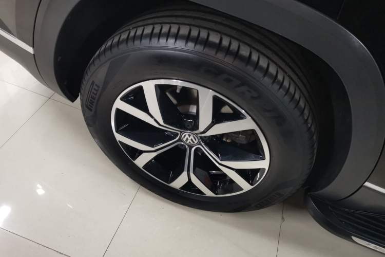Used Volkswagen Teramont 2020 Revised Version 380TSI Four-Wheel Drive Luxury Edition Right Rear Wheel Hub