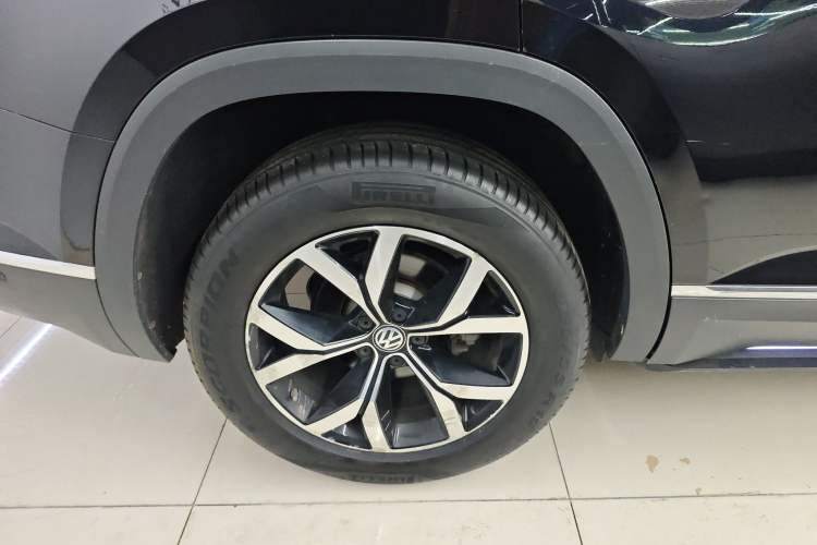 Used Volkswagen Teramont 2020 Revised Version 380TSI Four-Wheel Drive Luxury Edition Right Rear Wheel Hub