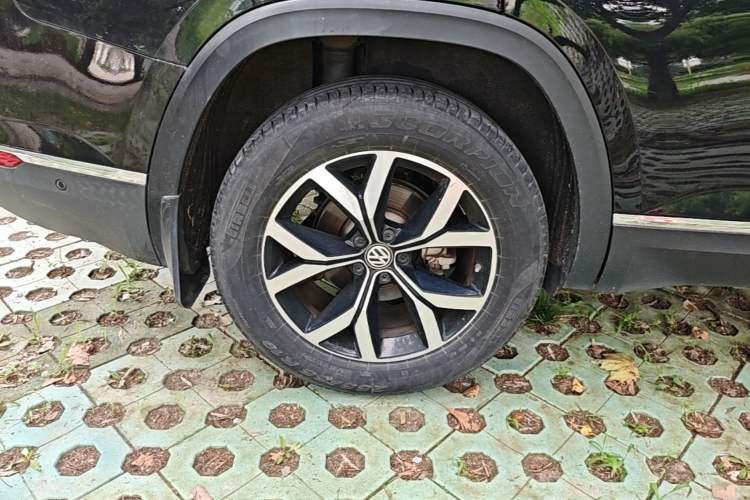 Used Volkswagen Teramont 2020 Revised Version 330TSI Two-Wheel Drive Luxury Edition Right Rear Wheel Hub