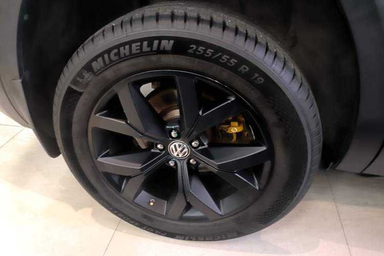 Used Volkswagen Teramont 2020 380TSI Four-Wheel Drive Luxury Version China VI Standard Right Rear Wheel Hub
