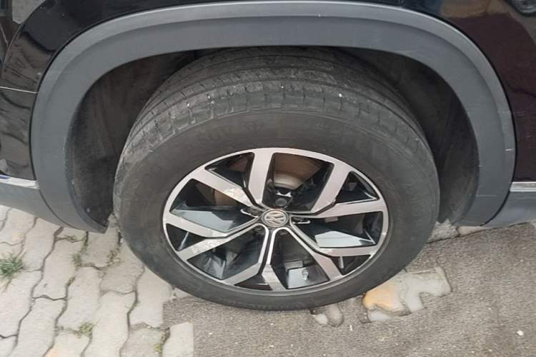 Used Volkswagen Teramont 2020 Revised Version 330TSI Two-Wheel Drive Luxury Edition Right Rear Wheel Hub