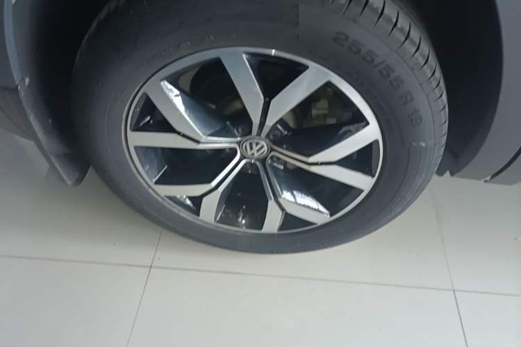 Used Volkswagen Teramont 2020 380TSI Four-Wheel Drive Luxury Version China VI Standard Right Rear Wheel Hub