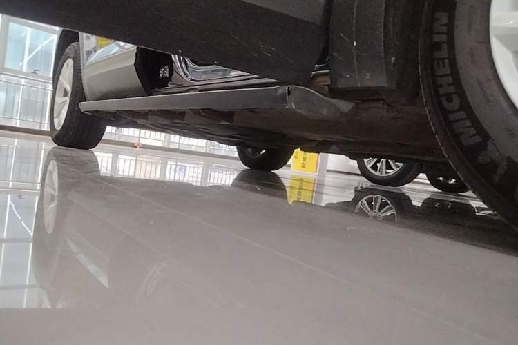 Used Volkswagen Teramont 2020 Revised Version 380TSI Four-Wheel Drive Comfort Edition Right Side Sill