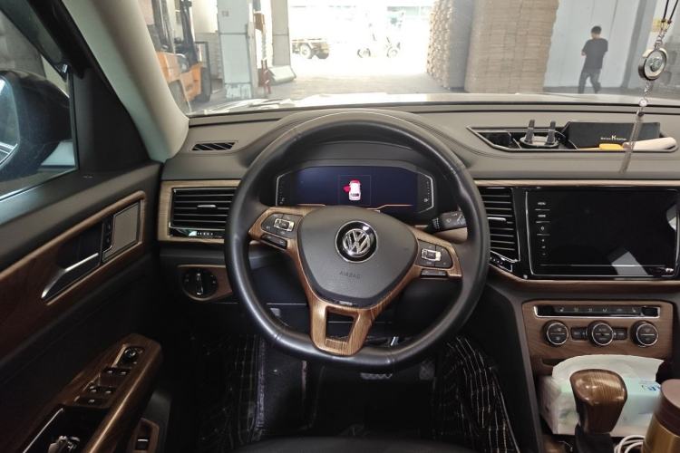 Used Volkswagen Teramont 2020 530 V6 Four-Wheel Drive Luxury Version China VI Standard Steering Wheel