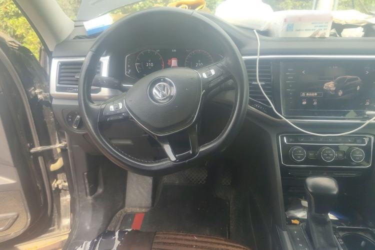 Used Volkswagen Teramont 2020 Revised Version 330TSI Two-Wheel Drive Luxury Edition Steering Wheel