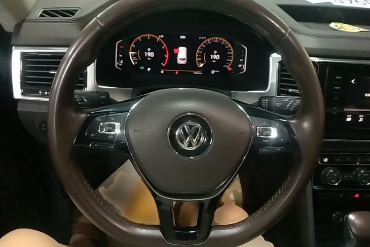 Used Volkswagen Teramont 2020 Revised Version 330TSI Two-Wheel Drive Luxury Edition Steering Wheel