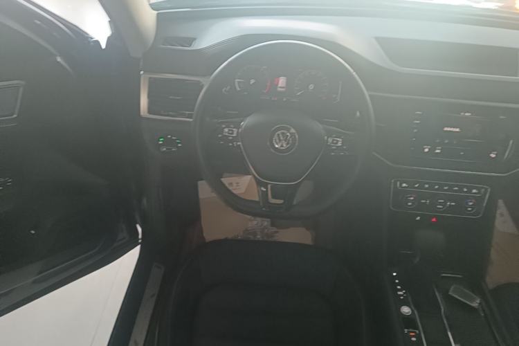 Used Volkswagen Teramont 2020 Revised Version 330TSI Two-Wheel Drive Luxury Edition Steering Wheel