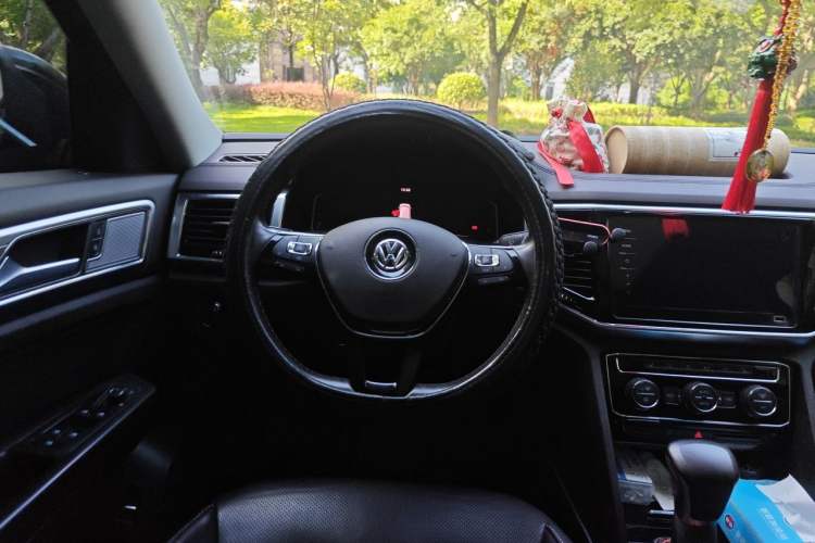 Used Volkswagen Teramont 2020 Revised Version 330TSI Two-Wheel Drive Luxury Edition Steering Wheel