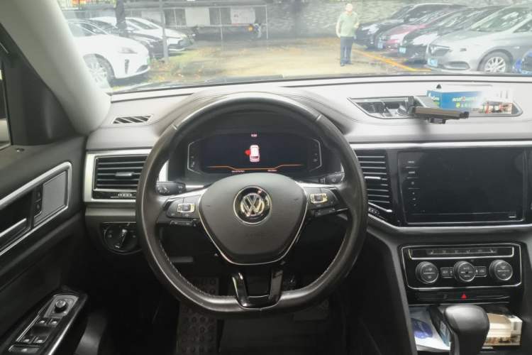 Used Volkswagen Teramont 2020 Revised Version 330TSI Two-Wheel Drive Luxury Edition Steering Wheel