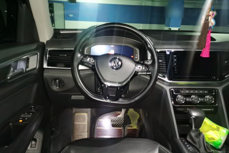 Used Volkswagen Teramont 2020 Revised Version 330TSI Two-Wheel Drive Luxury Edition Steering Wheel