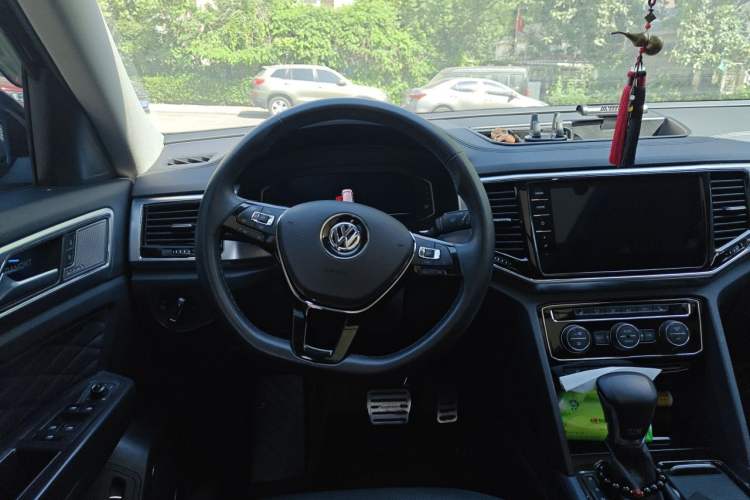 Used Volkswagen Teramont 2020 Revised Version 530 V6 Four-Wheel Drive Flagship Edition Steering Wheel