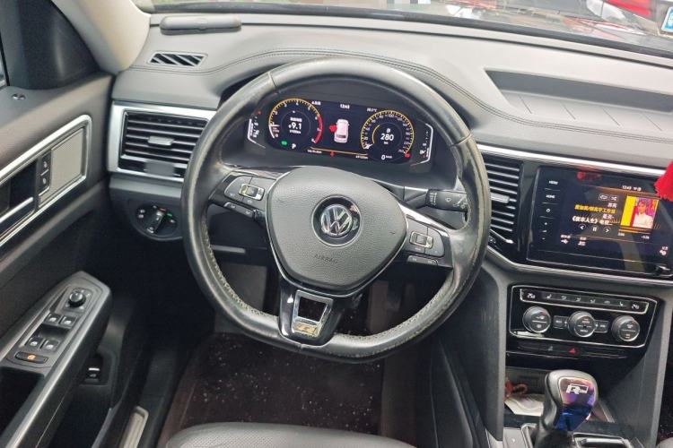 Used Volkswagen Teramont 2020 Revised Version 330TSI Two-Wheel Drive Luxury Edition Steering Wheel