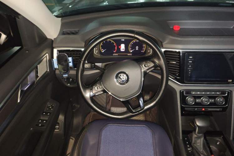Used Volkswagen Teramont 2020 Revised Version 330TSI Two-Wheel Drive Luxury Edition Steering Wheel