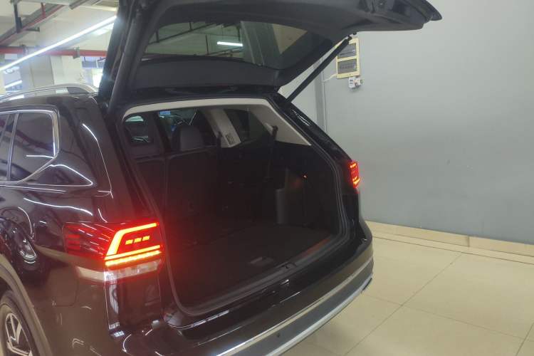 Used Volkswagen Teramont 2020 330TSI Two-Wheel-Drive Luxury Edition China VI Standard Trunk