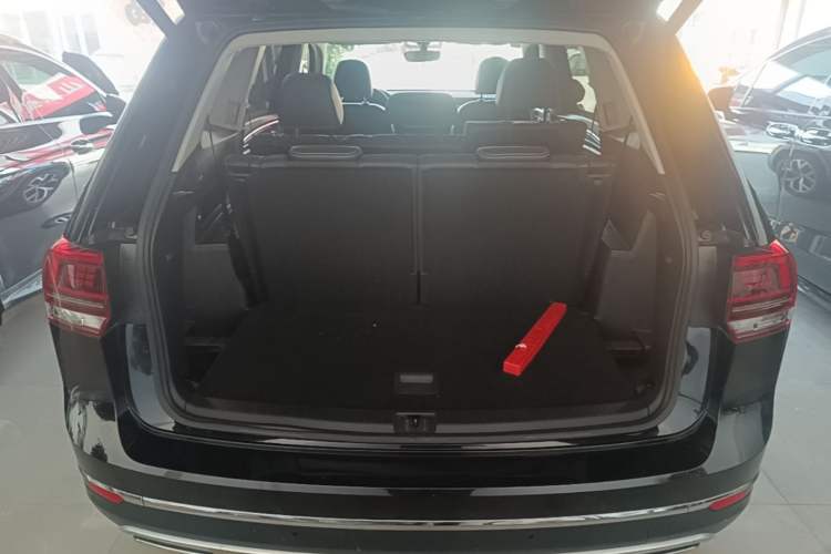 Used Volkswagen Teramont 2020 Revised Version 330TSI Two-Wheel Drive Luxury Edition Trunk