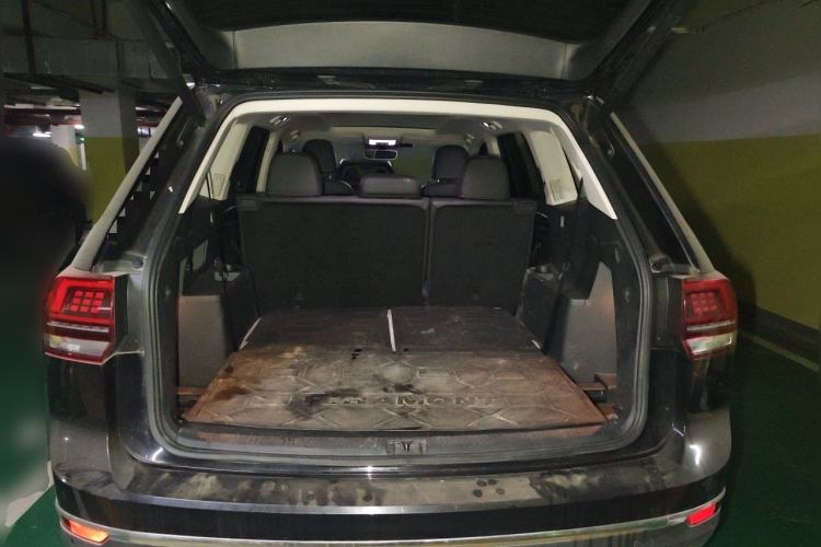 Used Volkswagen Teramont 2020 Revised Version 380TSI Four-Wheel Drive Luxury Edition Trunk