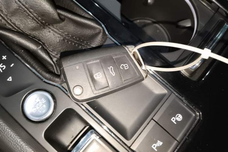 Used Volkswagen Teramont 2020 330TSI Two-Wheel-Drive Luxury Edition China VI Standard Vehicle Key