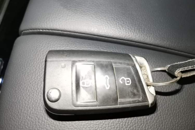 Used Volkswagen Teramont 2020 330TSI Two-Wheel-Drive Luxury Edition China VI Standard Vehicle Key