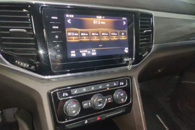 Used Volkswagen Teramont 2020 Revised Version 380TSI Four-Wheel Drive Luxury Edition Audio And AC Panel