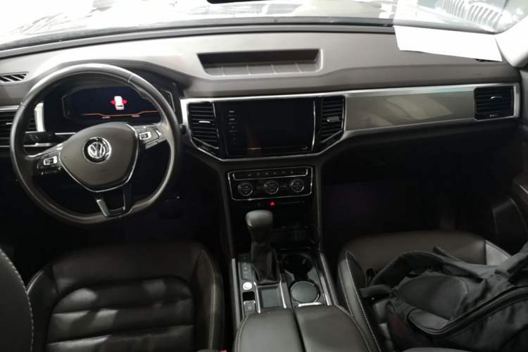 Used Volkswagen Teramont 2020 330TSI Two-Wheel-Drive Luxury Edition China VI Standard Center Console