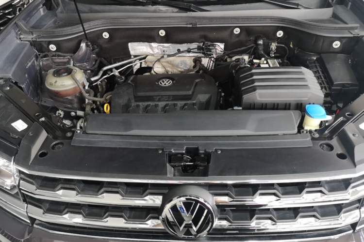 Used Volkswagen Teramont 2020 330TSI Two-Wheel-Drive Luxury Edition China VI Standard Engine Bay