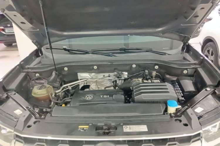Used Volkswagen Teramont 2020 380TSI Four-Wheel Drive Luxury Version China VI Standard Engine Bay