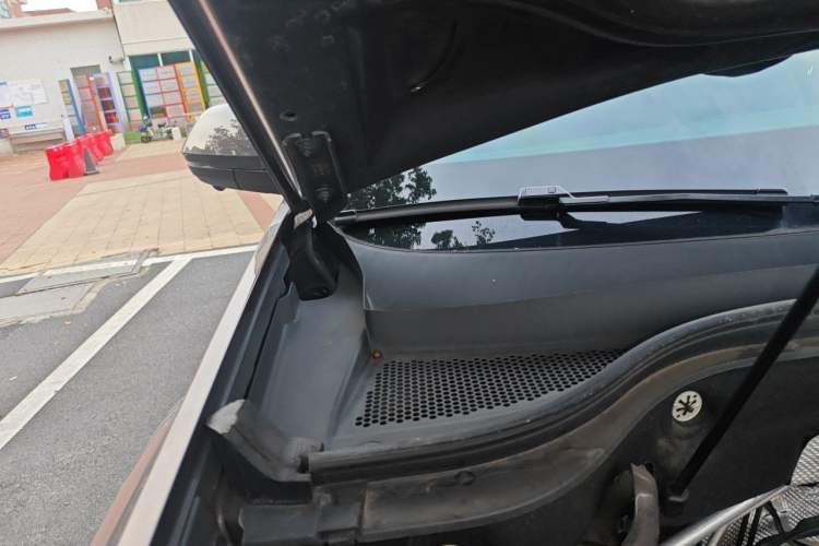 Used Volkswagen Teramont 2020 330TSI Two-Wheel-Drive Luxury Edition China VI Standard Engine Bay Right
