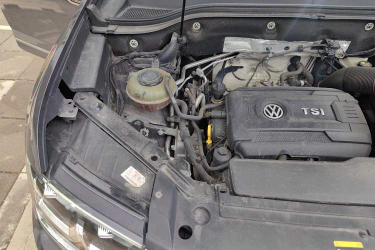 Used Volkswagen Teramont 2020 Revised Version 380TSI Four-Wheel Drive Luxury Edition Engine Bay Right
