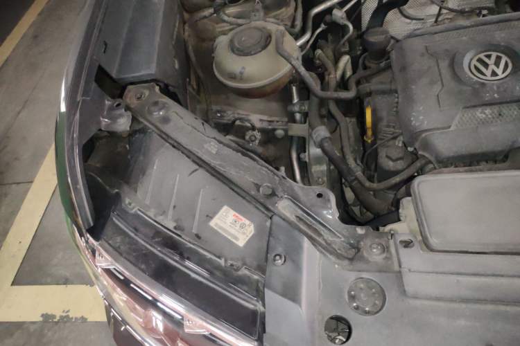 Used Volkswagen Teramont 2020 Revised Version 380TSI Four-Wheel Drive Luxury Edition Engine Bay Right