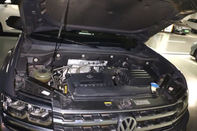 Used Volkswagen Teramont 2020 330TSI Two-Wheel-Drive Luxury Edition China VI Standard Engine Bay
