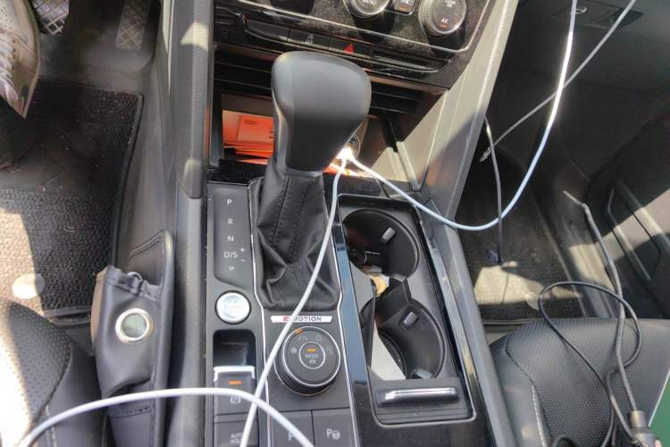 Used Volkswagen Teramont 2020 Revised Version 380TSI Four-Wheel Drive Luxury Edition Gear Lever