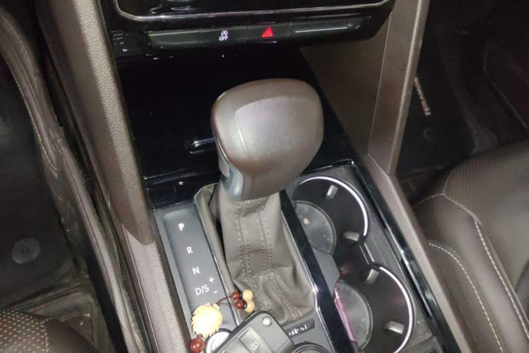 Used Volkswagen Teramont 2020 Revised Version 380TSI Four-Wheel Drive Luxury Edition Gear Lever