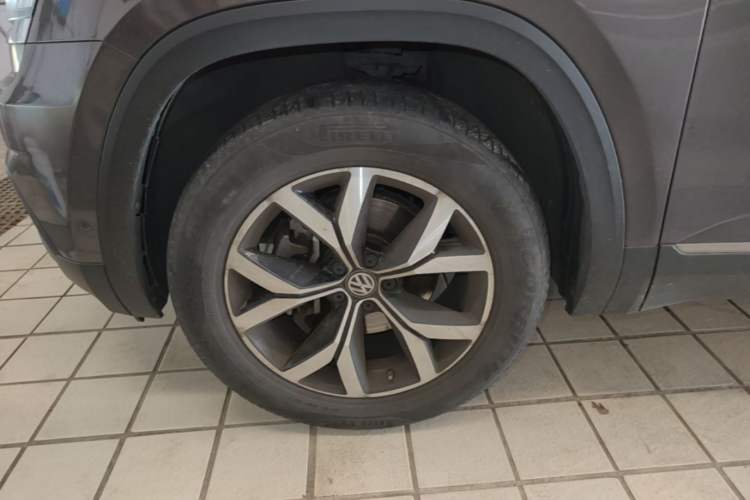 Used Volkswagen Teramont 2020 Revised Version 380TSI Four-Wheel Drive Luxury Edition Left Front Wheel Hub