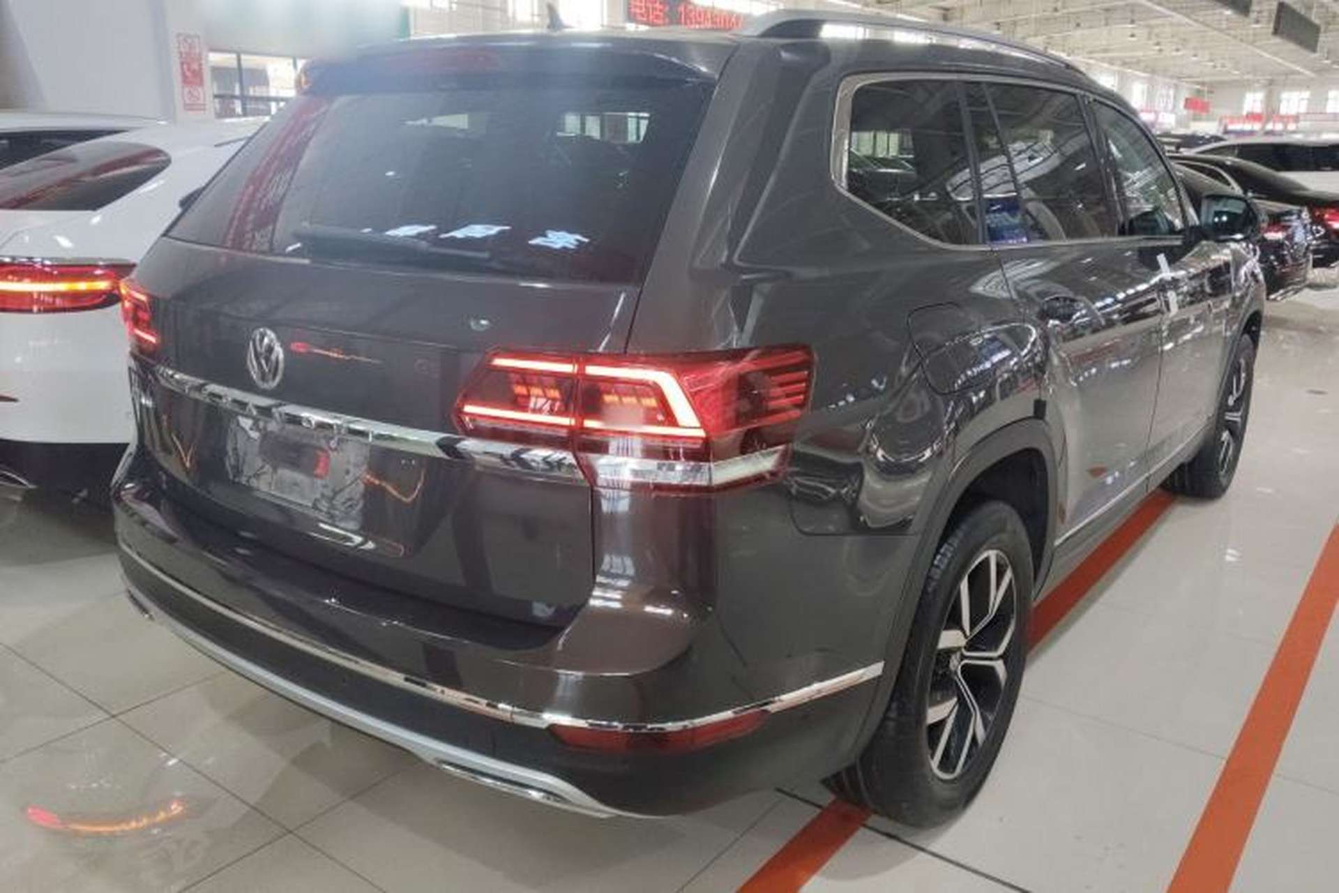 Used Volkswagen Teramont 2020 330TSI Two-Wheel-Drive Luxury Edition China V Standard Rear Right 45 Deg