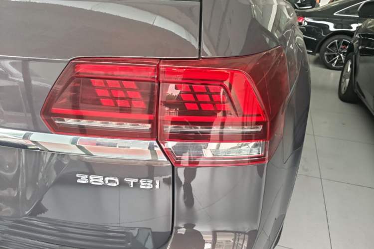 Used Volkswagen Teramont 2020 380TSI Four-Wheel Drive Luxury Version China VI Standard Right Rear Taillight