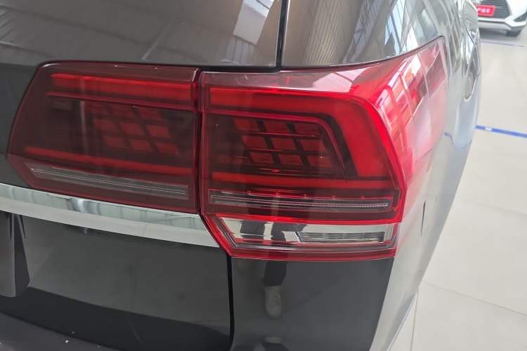 Used Volkswagen Teramont 2020 380TSI Four-Wheel Drive Luxury Version China VI Standard Right Rear Taillight