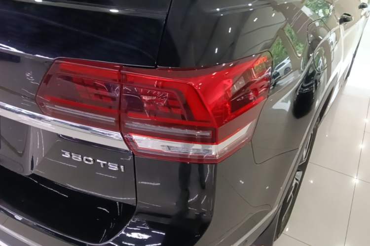 Used Volkswagen Teramont 2020 380TSI Four-Wheel Drive Luxury Version China VI Standard Right Rear Taillight