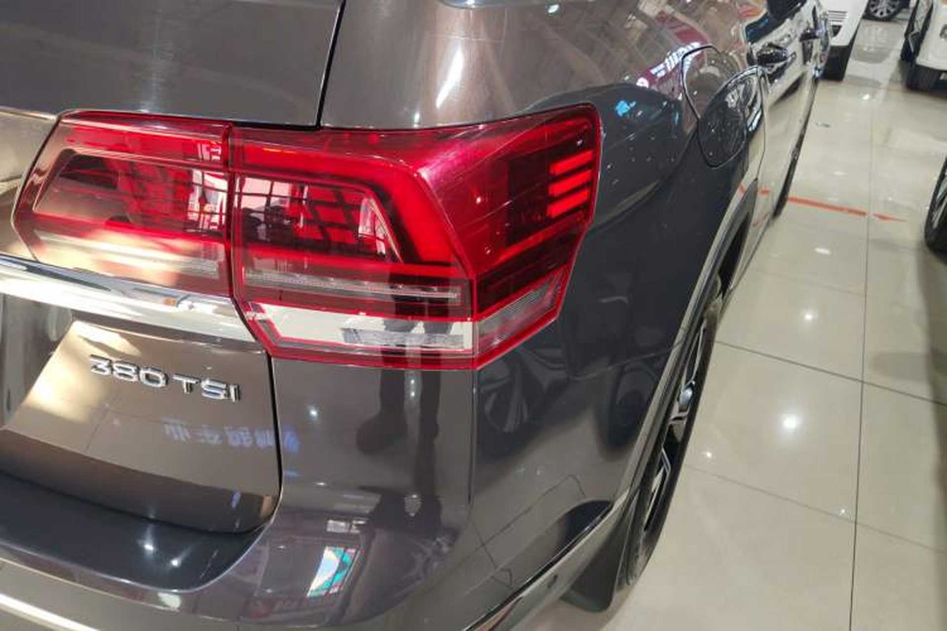 Used Volkswagen Teramont 2020 Revised Version 380TSI Four-Wheel Drive Luxury Edition Right Rear Taillight